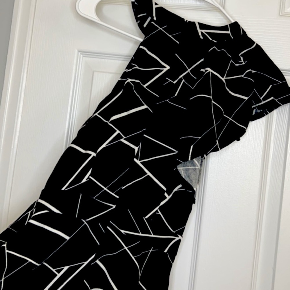 Black & White Dress W/ shoulder out